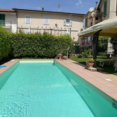 Villa Mago's Garden, A Delightful In The Forte dei Marmi